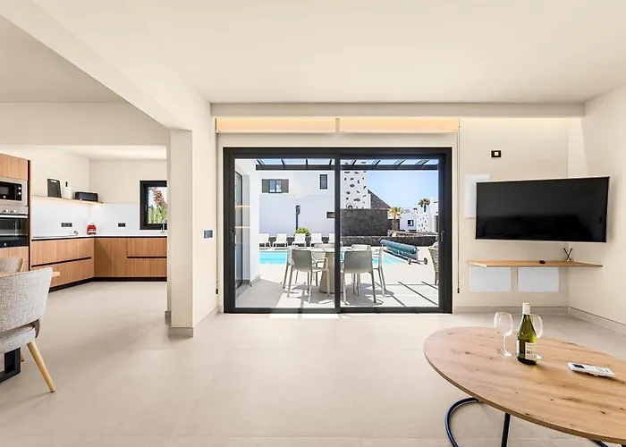 Lanzarote Marina Volcan 普拉亚布兰卡