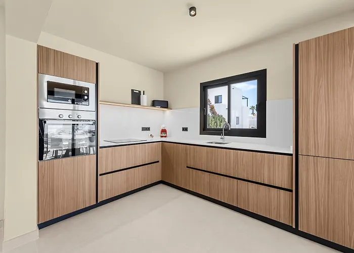 Lanzarote Marina Volcan * 普拉亚布兰卡